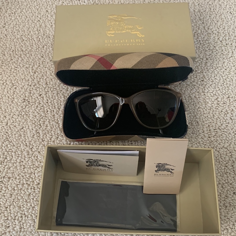 Authentic vintage Burberry sunglasses - Picture 5 of 9
